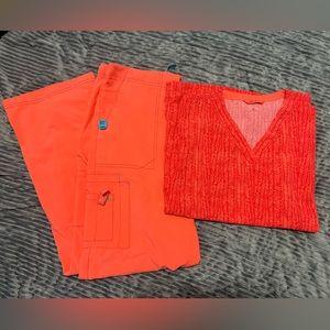 Women’s Carhartt Scrub Set